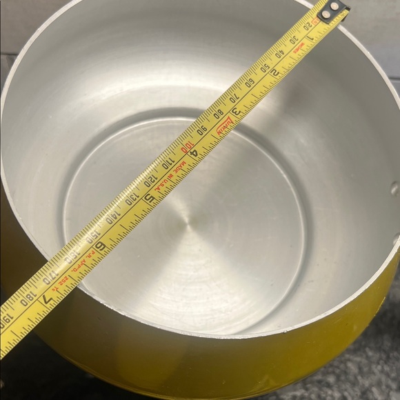 Vintage Yellow Fondue Set with Wooden Handle 8 forks included 1960’- 1970’s MCM - Picture 8 of 8